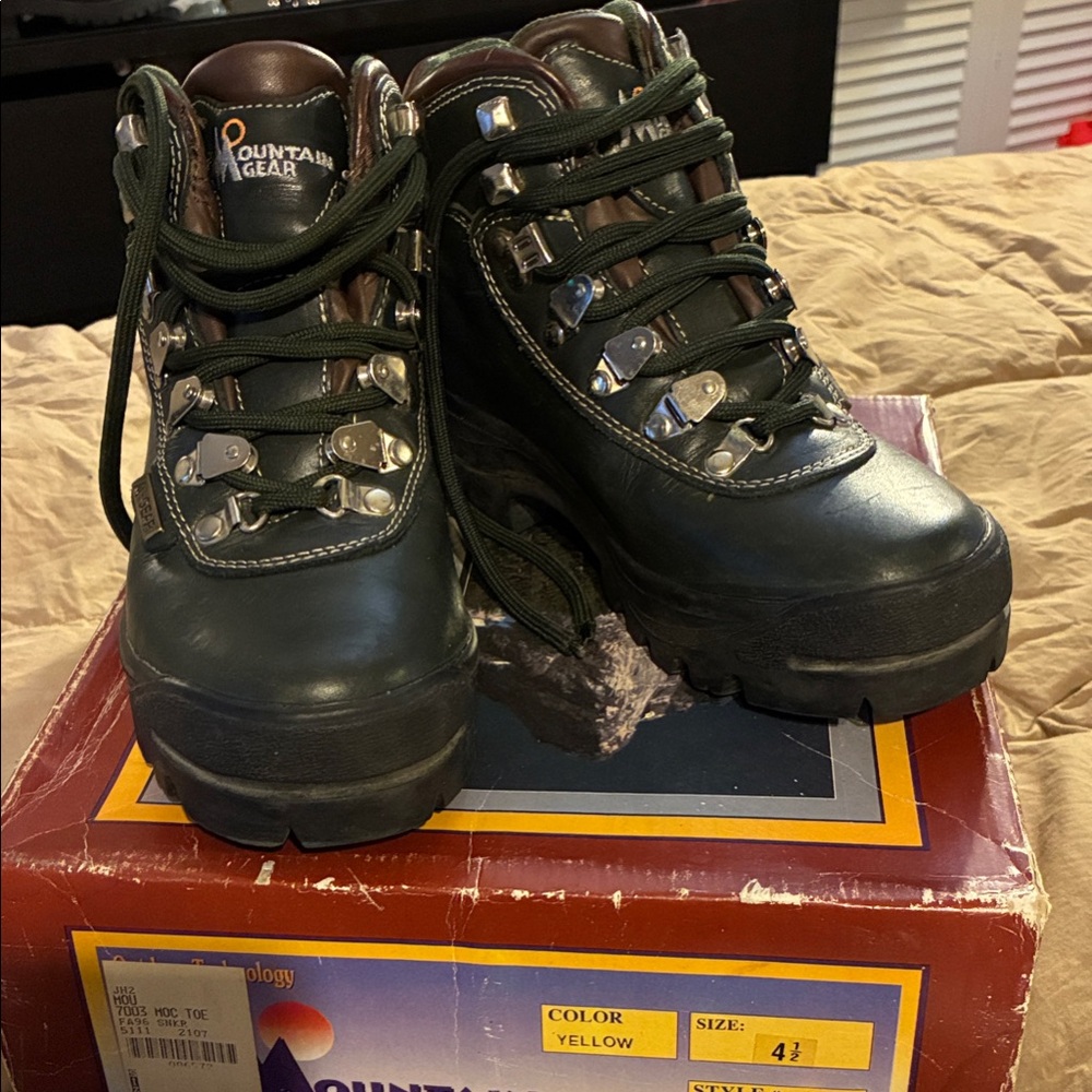 Mountain Gear Black Hiking Boots